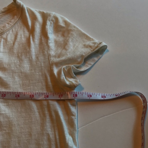 GAP cream colored tee - Picture 2 of 4